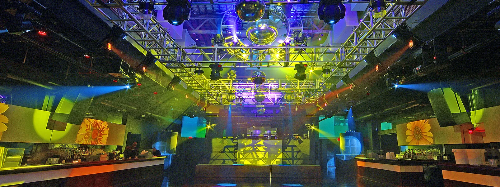 Space Cluburi de noapte